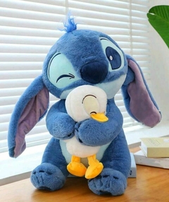 Peluche Importado Stich con Pato de 45 cm - Anfhora Shop