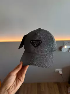 2X1 GORRAS PRADA ¡SUPER OFERTA! 1 DE REGALO - comprar online