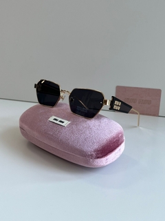 Bolso de hombro MIUMIU + Lentes MIU MIU de REGALO en internet