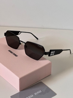 Bolso de hombro MIUMIU + Lentes MIU MIU de REGALO - comprar online