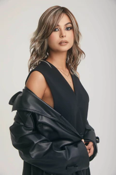 Dazzling Wavez on internet