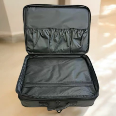 MALETIN DE MAQUILLAJE CON CORREA AJUSTABLE Y ESPEJO - A - El Mundo de las Pelucas