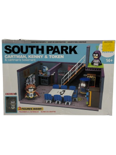 Figura para Construir Mc Farlane - South Park Cartman, Kenny y Token + Cartman's Basement
