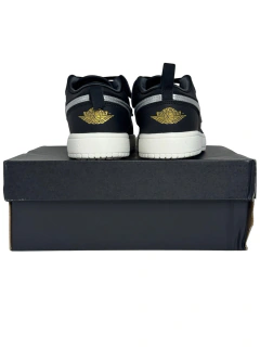 Imagen de Jordan 1 Low Alt Black Silver Sail Gold PS