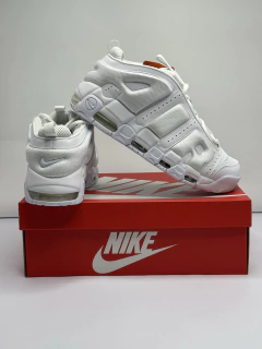 Nike Uptempo Low Triple White en internet