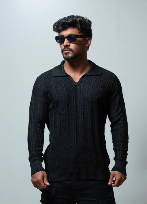 TRICOT PRETA MANGA LONGA GOLA V