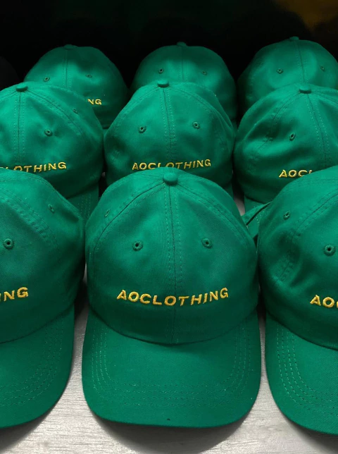 DAD HAT VERDE RELEVO AOCLOTHING
