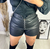 Short couro karen na internet