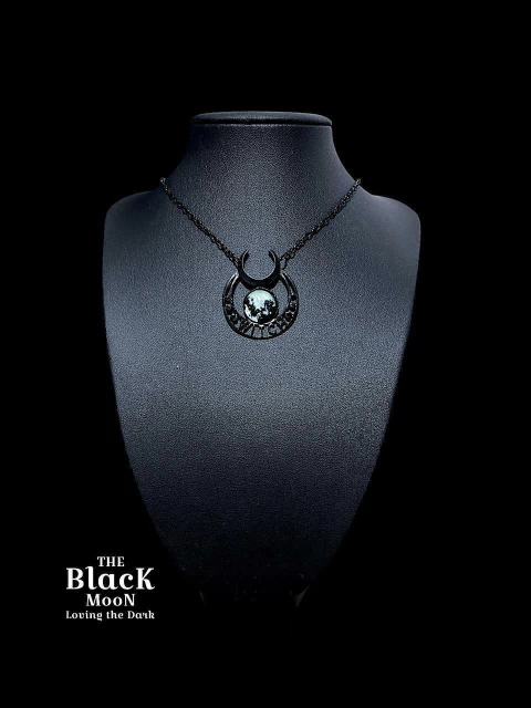 COLLAR TRIPLE DIOSA - comprar online