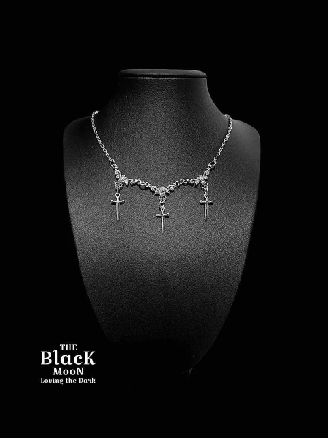 COLLAR DAGGER OF EVIL - comprar online