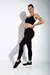 Calza deportiva lisa negra para mujer con cierre reflectivo , ideal para el gimnasio .