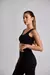 calza deportiva lisa negra para mujer con tiro  alto .  ideal para el gimnasio . calce perfecto y costuras reforzadas . 