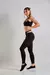 Calza deportiva lisa con cortes laterales en la cintura para mujer en color negro. ideal para el gimnasio .