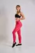 calza de mujer color fucsia con bolsillos laterales, confeccionada en polisap, con costuras reforzadas 