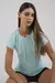 remera deportiva calada confeccionada en dry fit . 