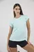 remera deportiva calada confeccionada en dry fit . 