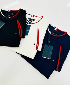 CAMISETA TOMMY HILFIGER EM ALGODÃO EGÍPCIO