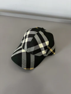 BONÉ BURBERRY - LINHA A+ IMPORTADO REF 12 - comprar online