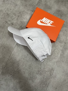 BONÉ NIKE SPORTSWEAR - Branco - comprar online