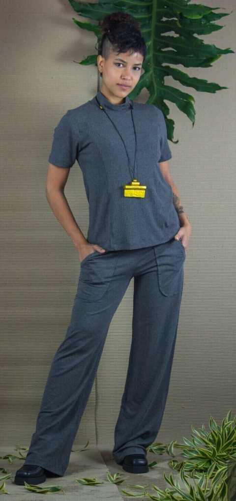 CAMISETA GOLA ALTA OUTLET - comprar online