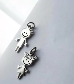 Dije hijitos loquillos (Leer descripcion) en internet