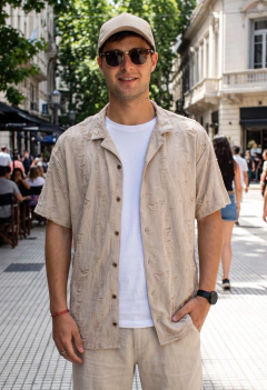 ART 7833 CAMISA MANGAS CORTAS CON ROTURA