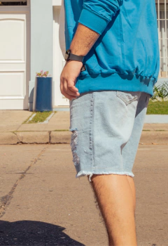 ART-2819 BERMUDA DE JEAN CON ROTURA - terraoficial