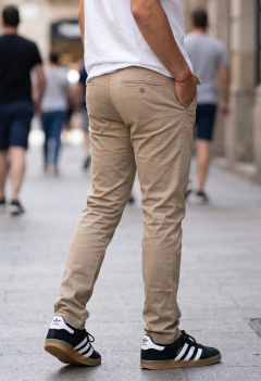 ART-5660 PANTALON CHINO SEMI-RECTO DE GABARDINA en internet