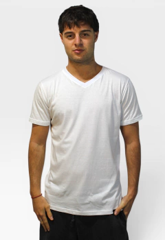 ART-8373 REMERA LISA CUELLO V en internet