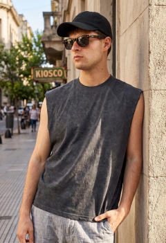 ART-8012 REMERA SIN MANGAS PRELAVADA