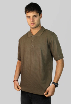 ART-5472 CHOMBA DE TEJIDA TRAMADA CON BOTONES en internet