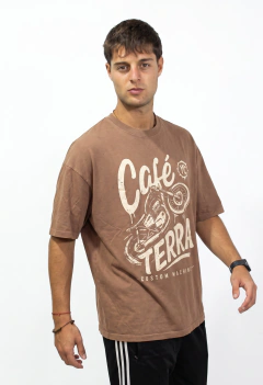 ART-8018 REMERA PRELAVADA CAFE TERRA - terraoficial