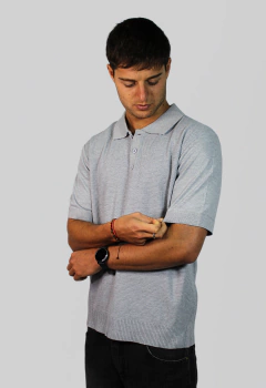 Imagen de ART-5472 CHOMBA DE TEJIDA TRAMADA CON BOTONES