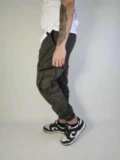 ART-2860 JOGGER CARGO DE GABARDINA