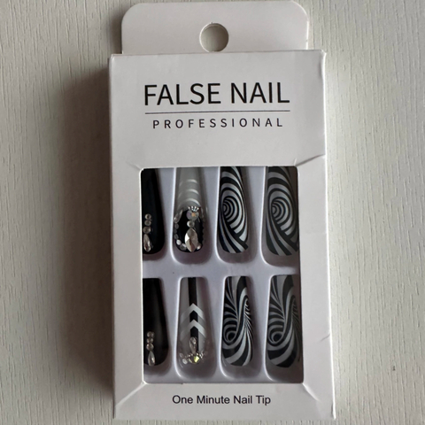 Unhas Postiças Preto e Branco