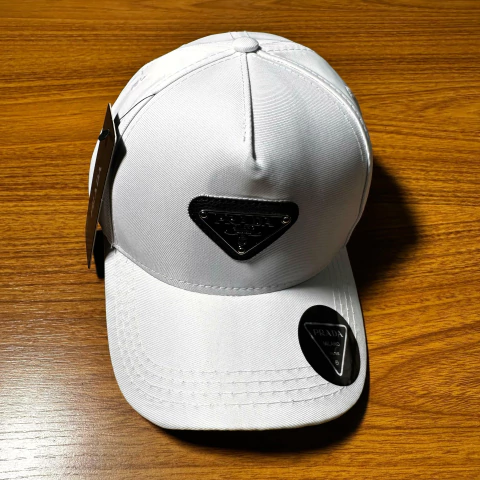 Boné Prada Branco Premium