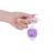 Plug anal em silicone platina com pedra de vidro, segurado por uma mão, ideal para sexo anal.