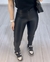 CALÇA SKINNY CIRRE COM BOTÃO FRONTAL E BOLSOS - PRETA na internet