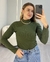 BLUSA CANELADA GOLA ALTA MANGA - VERDE MILITAR - comprar online