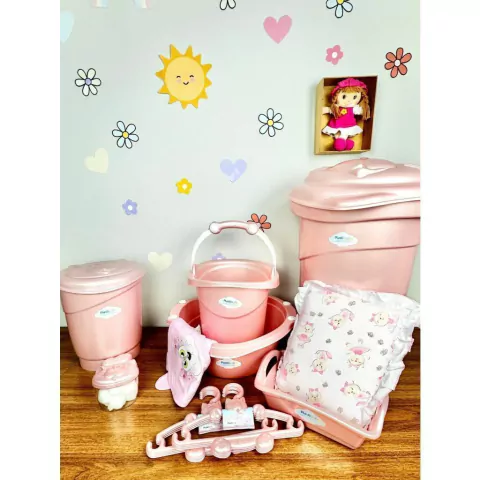 Kit Quarto Completo Cesto Grande+Bacia+Lixeira+Balde+6 Cabides Gatinho+Cesto+Porta Algodão+Travesseiro+Toalha Orelhinha