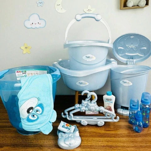 Kit Quarto dos Sonhos c/11 Peças Bacia + Lixeira + Balde + Ofurô + 6 Cabides de Gatinho + Talco + 3 Mamadeiras Petita +