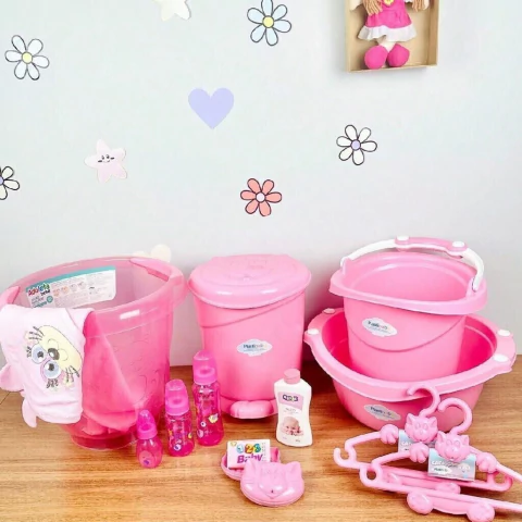 Quarto dos Sonhos Bacia+Lixeira+Balde+Ofurô+6 Cabides Gatinho+Talco+3 Mamadeiras+ Sabonete+Saboneteira+Toalha Orelhinha