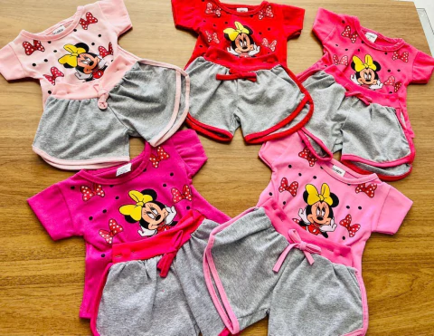 Conjunto Camiseta + Shorts Minnie