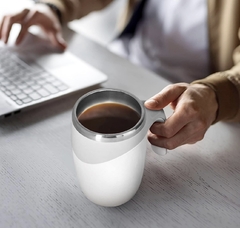 Taza Viral que Revuelve sola - MI COCINA