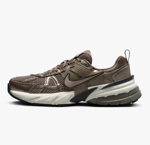 Tênis Nike V2K Run Marrom