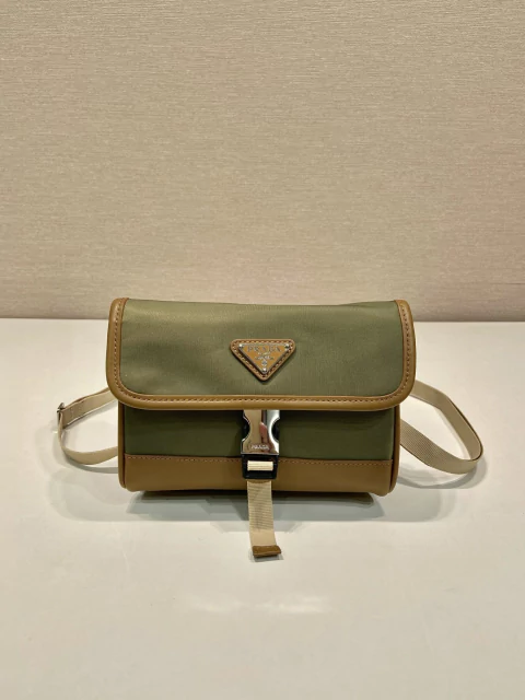 Prada Capa para Celular em Re-Nylon e Couro 18x3x14CM