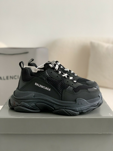 BALENCIAGA TRIPLE-S