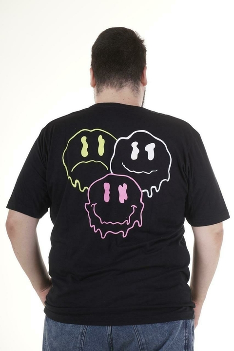 REMERA "FACES" - Talle especial