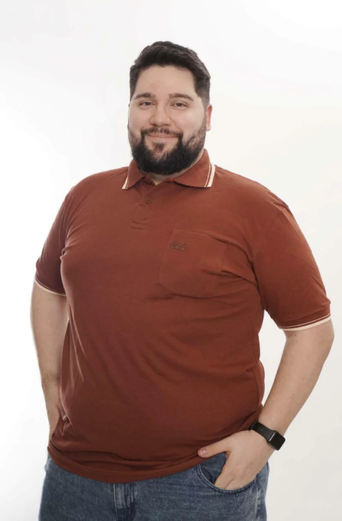 CHOMBA DE PIQUE CON BOLSILLO - Talle especial