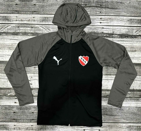 CAMPERA CON CAPUCHA INDEPENDIENTE
